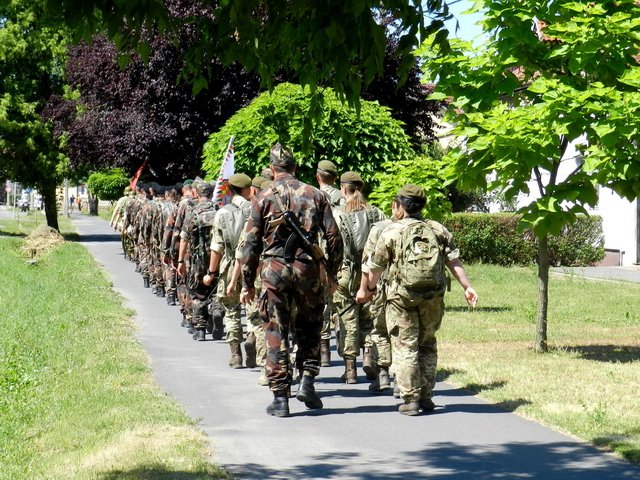 Emlékmenet a katonahősökért 2017 03